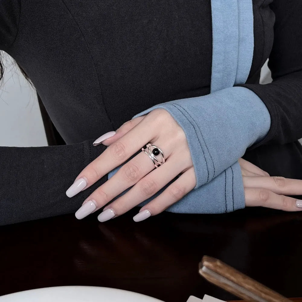 S925 sterling silver women's ring with round black agate inlay in geometric hollow design