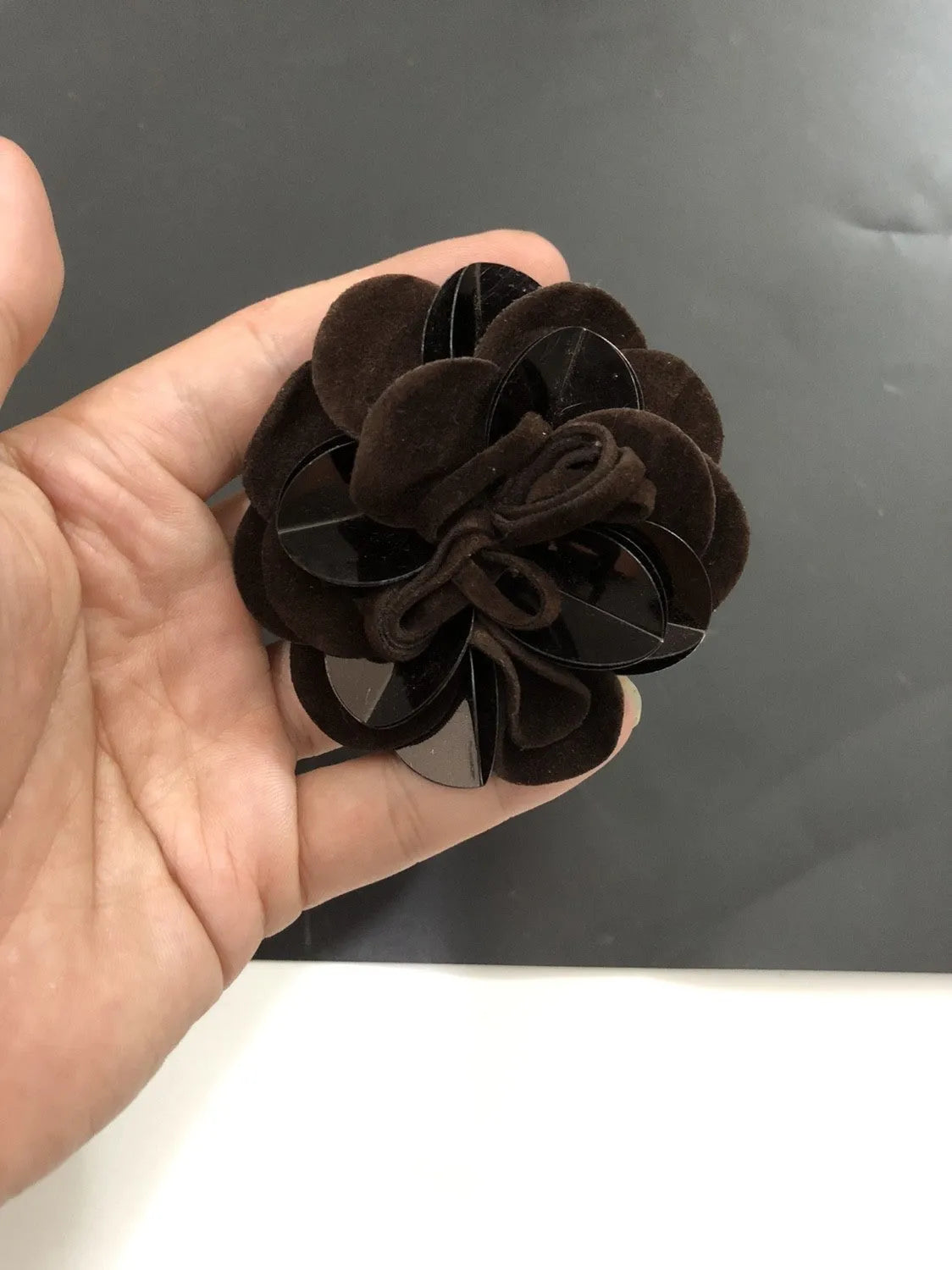 Fine flannel flowers corsage with tungsten alloy inlay, available in five colours, used as hair clip, handbag pendant, or brooch