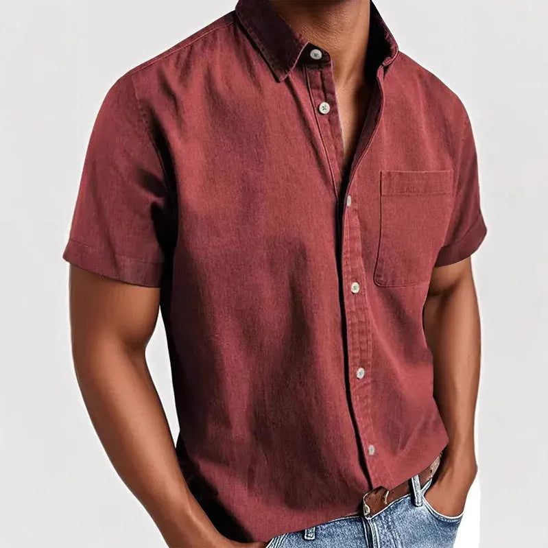 Men's polo collar short-sleeved shirt in solid colour with chest pocket