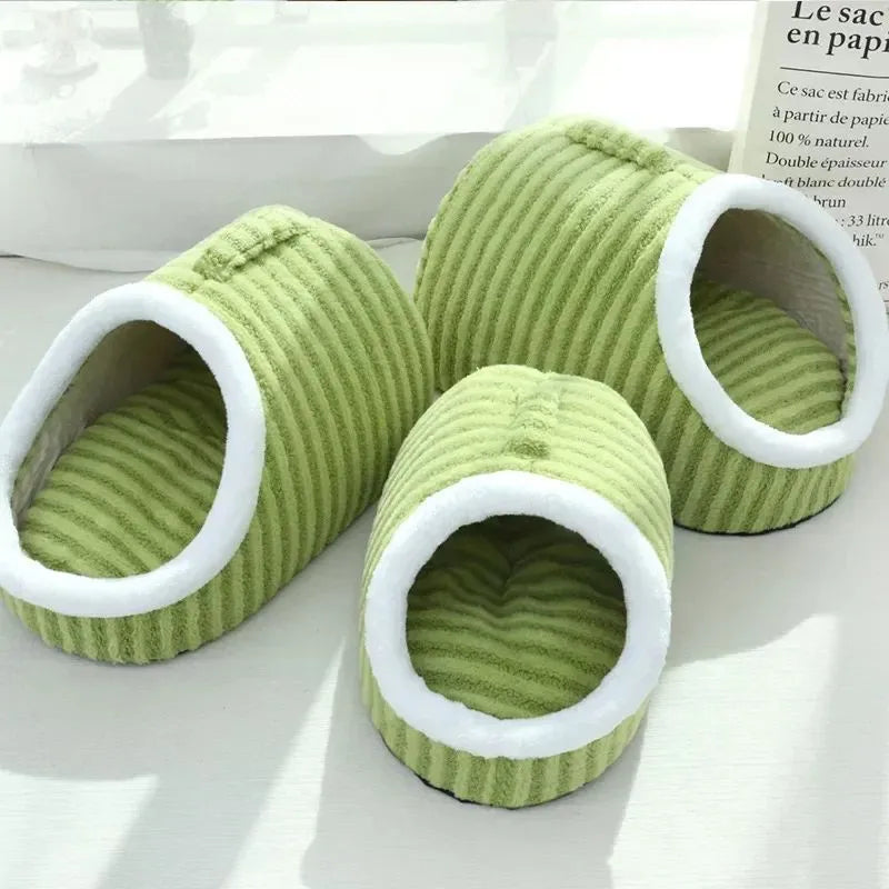 Thickened 3D dog bed with removable sponge in striped pattern