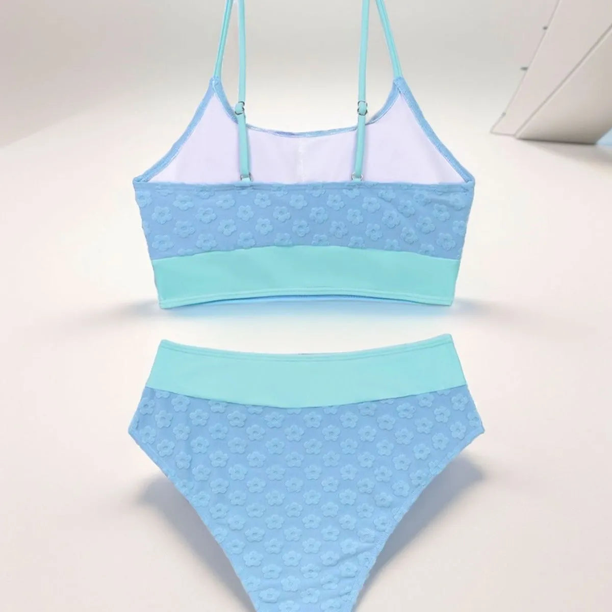 Women's high waist backless bikini swimsuit in blue or rose red, sizes S to XL, polyester fabric and lining.