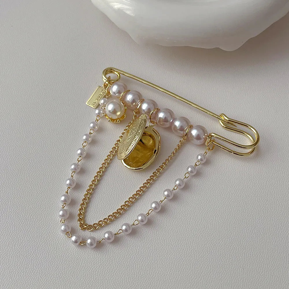 8 x 7cm retro pearl tassel brooch in copper and alloy with electroplated finish, colour as main image
