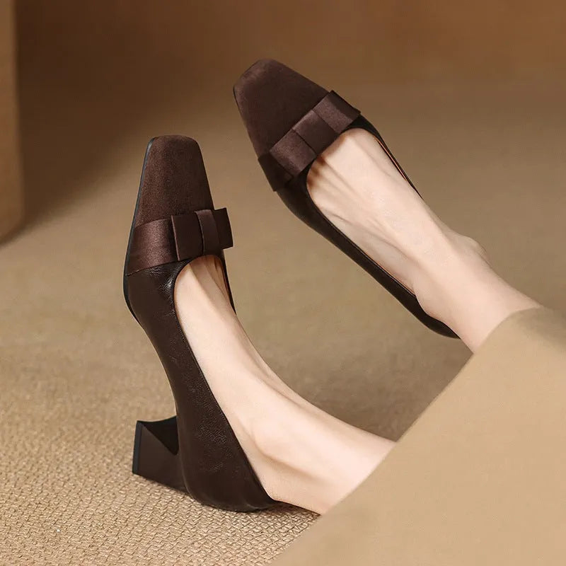 Retro square head chunky heel pumps for women in black with low-cut design and bow detail
