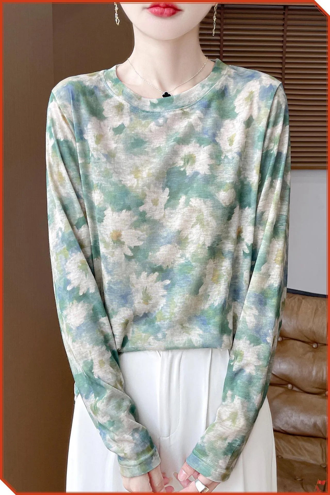 Women's round neck pullover blouse with floral print in Tencel cotton fabric