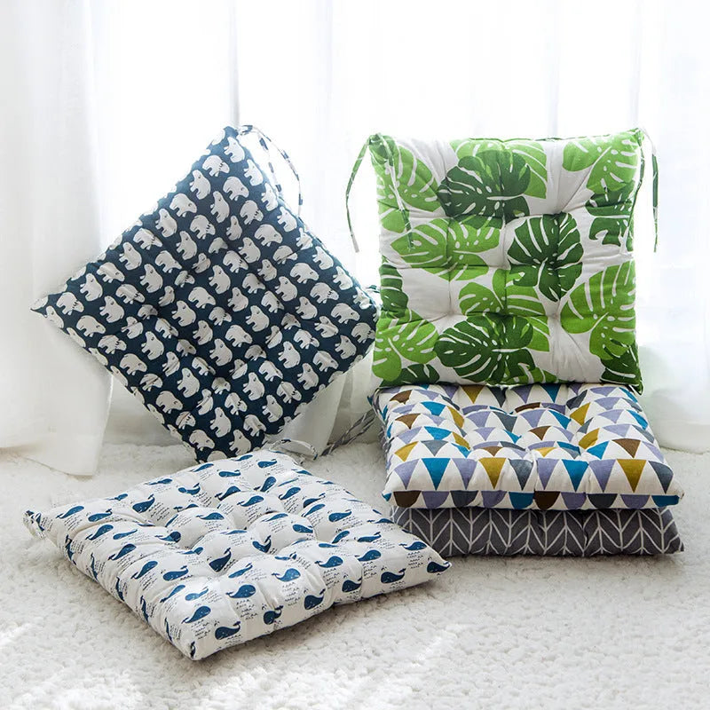 Square chair cushion 40x40cm in cotton and linen fabric with polyester filling, showing reversible design for even wear