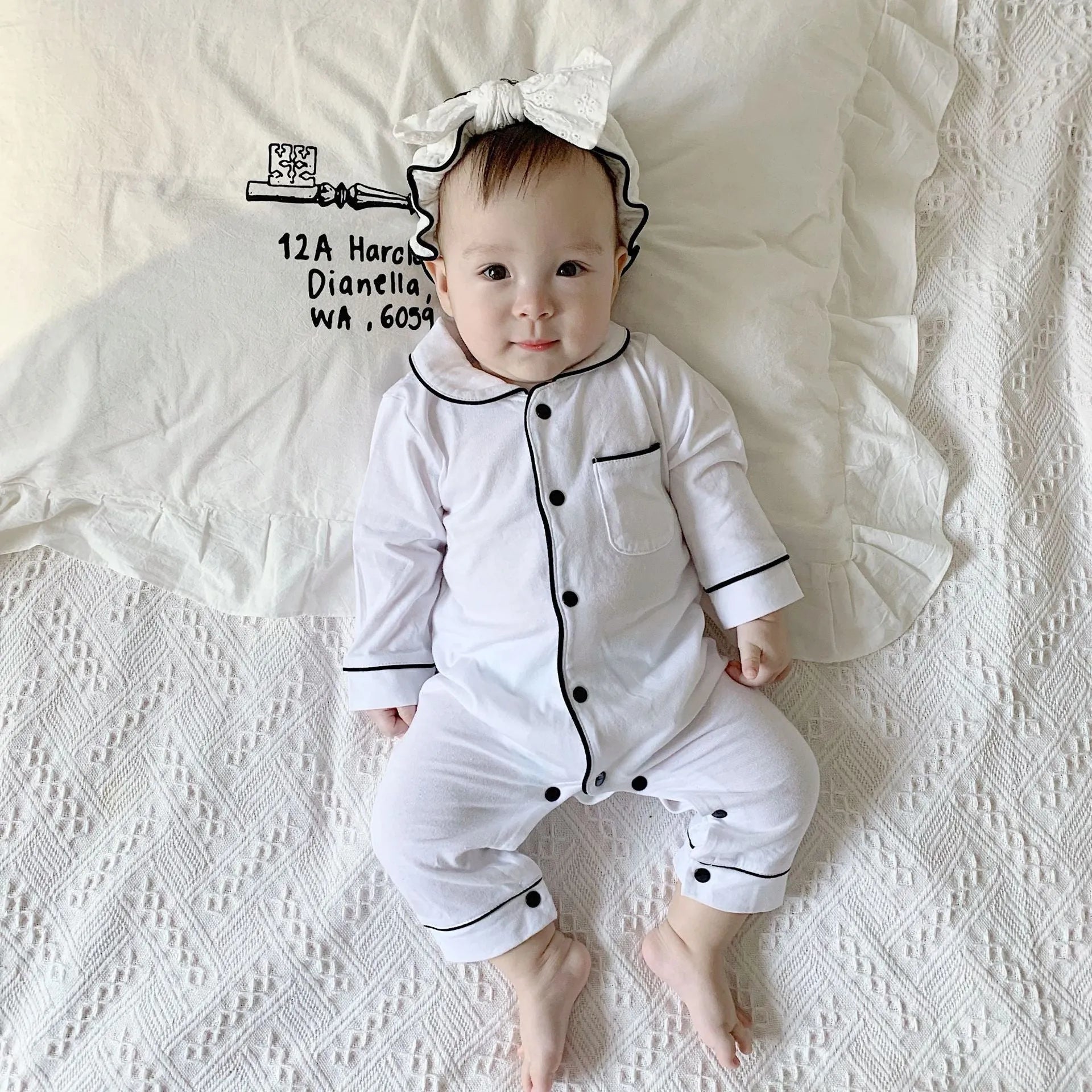 Solid colour baby cotton onesie pyjama in grey, long sleeve with single-breasted closure