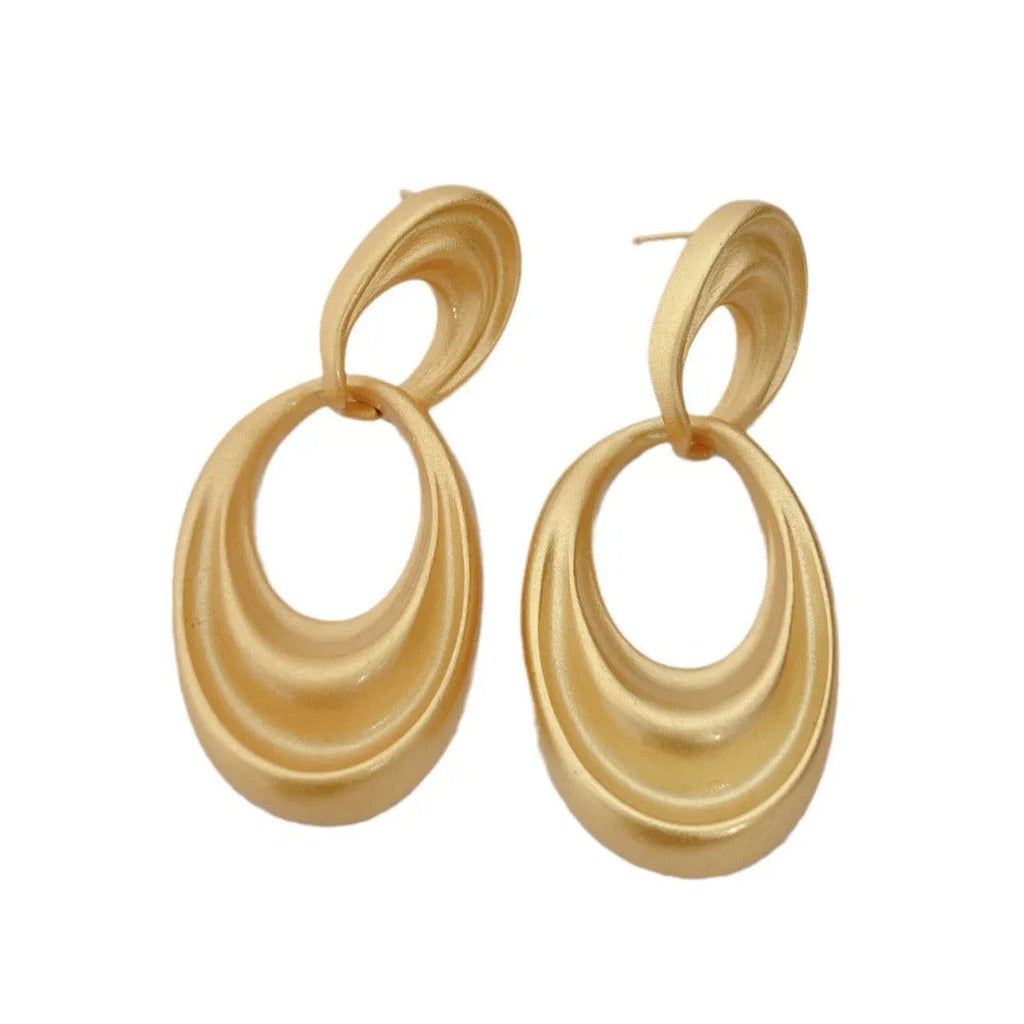 Gold double circle French retro earrings with U-shaped design and quicksand colour finish