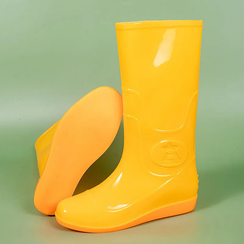 Men's white plastic rain boots with flat heel and round toe design