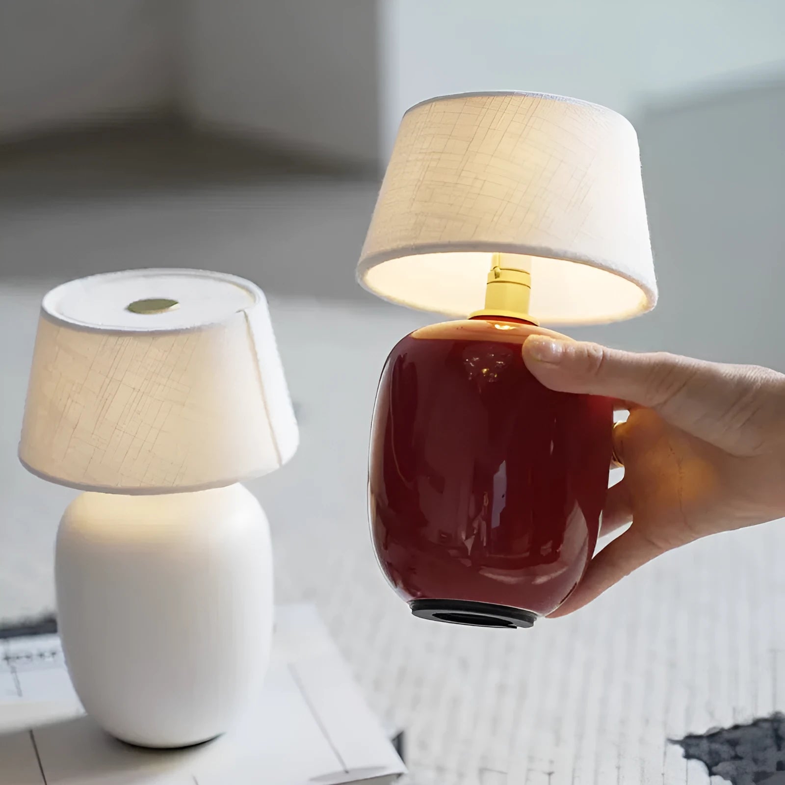 Wireless bedside charging lamp with built-in 1800mA battery in black