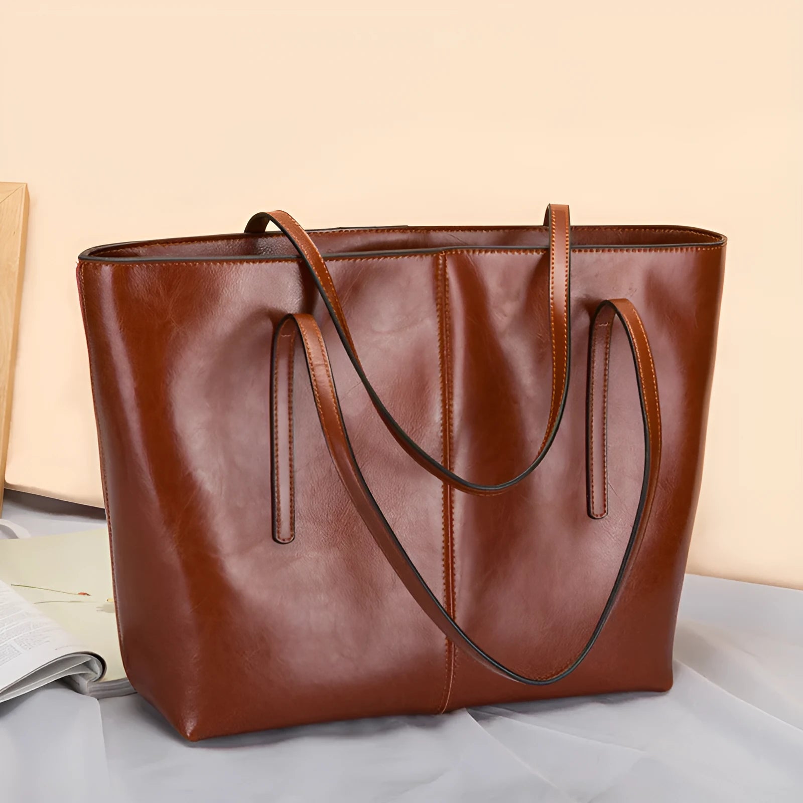 Women's shoulder bag in genuine cowhide leather with large capacity interior and retro styling