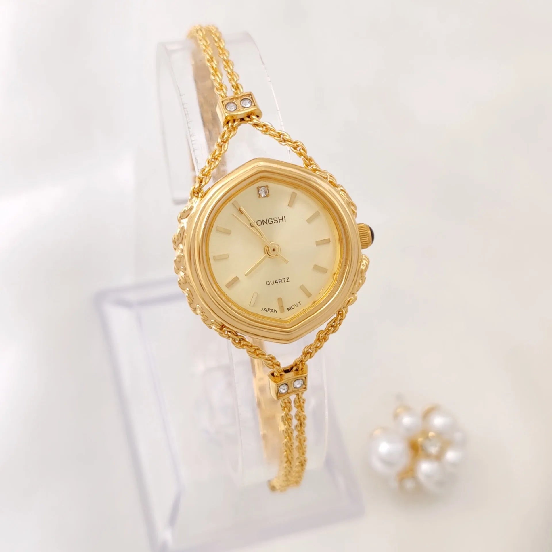 Women's mori style quartz watch with 25mm dial and chain strap in gold or silver colour