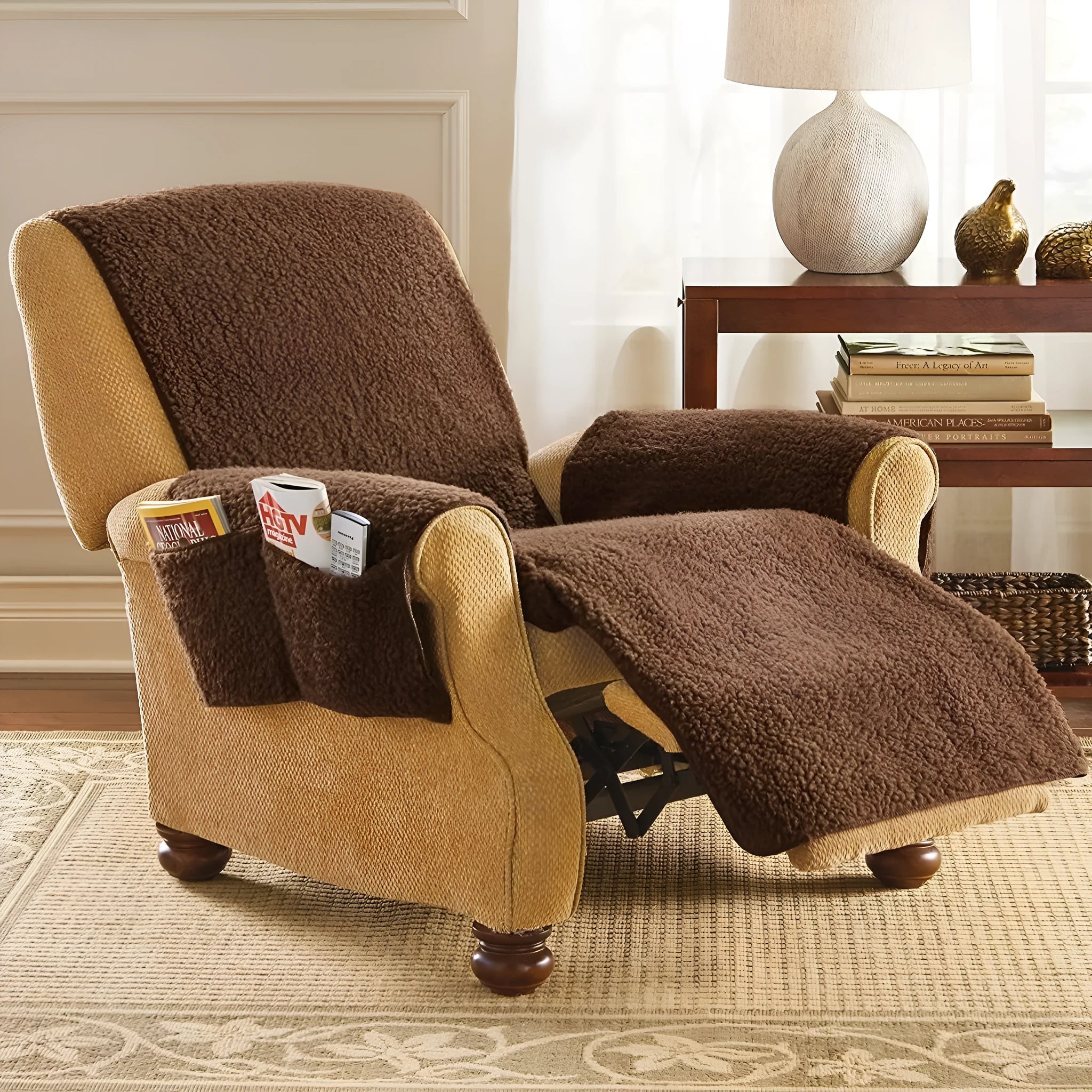 Lambswool-effect polyester sofa slipcover in beige colour on a sofa, showing its universal fit.