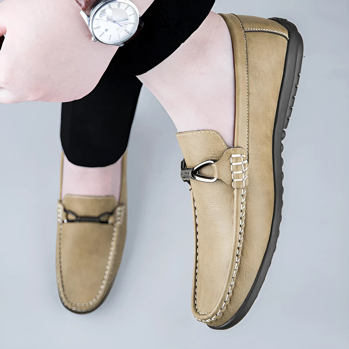 Breathable slip-on shoes with two-layer cowhide upper, flat heel, round toe, solid colour, sizes 37-46.