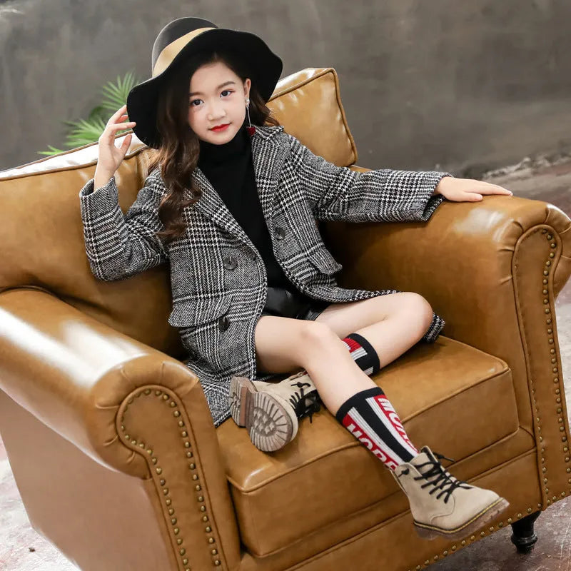 Grey houndstooth check winter coat for girls with a suit collar and long sleeves.