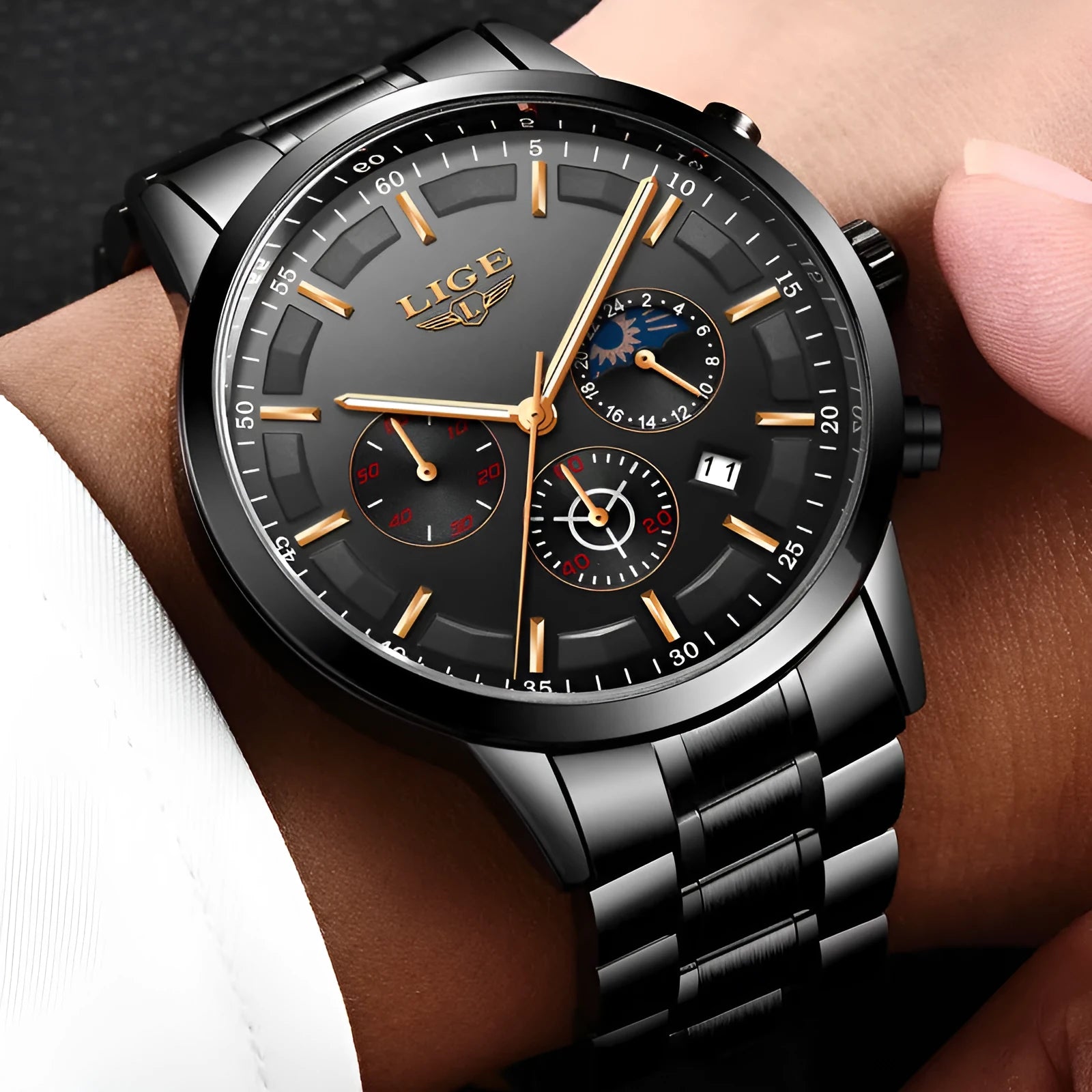 Men's waterproof quartz sports watch in business styling with four colour options