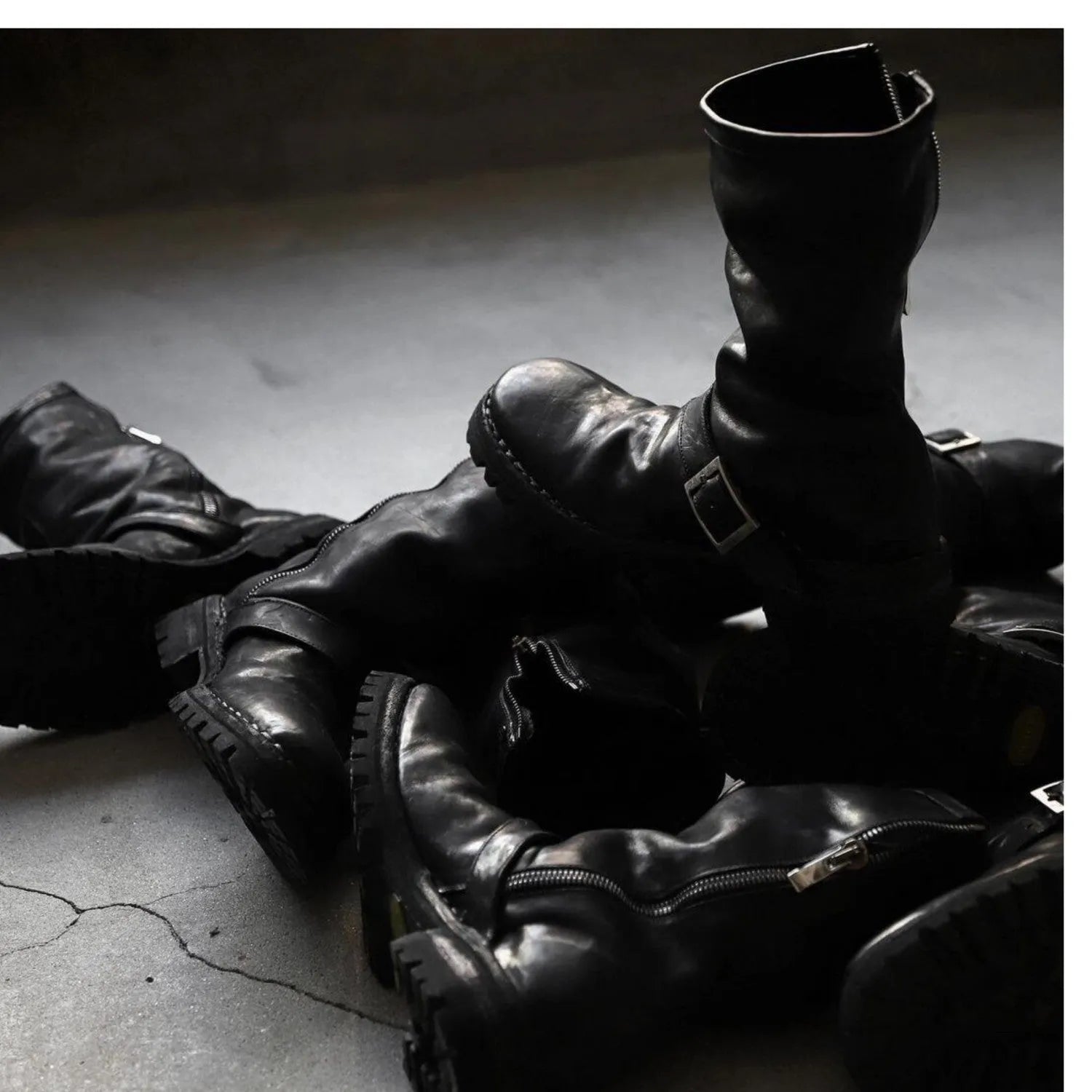 Men's dark style retro Martin boots with zipper closure and round toe in black colour options