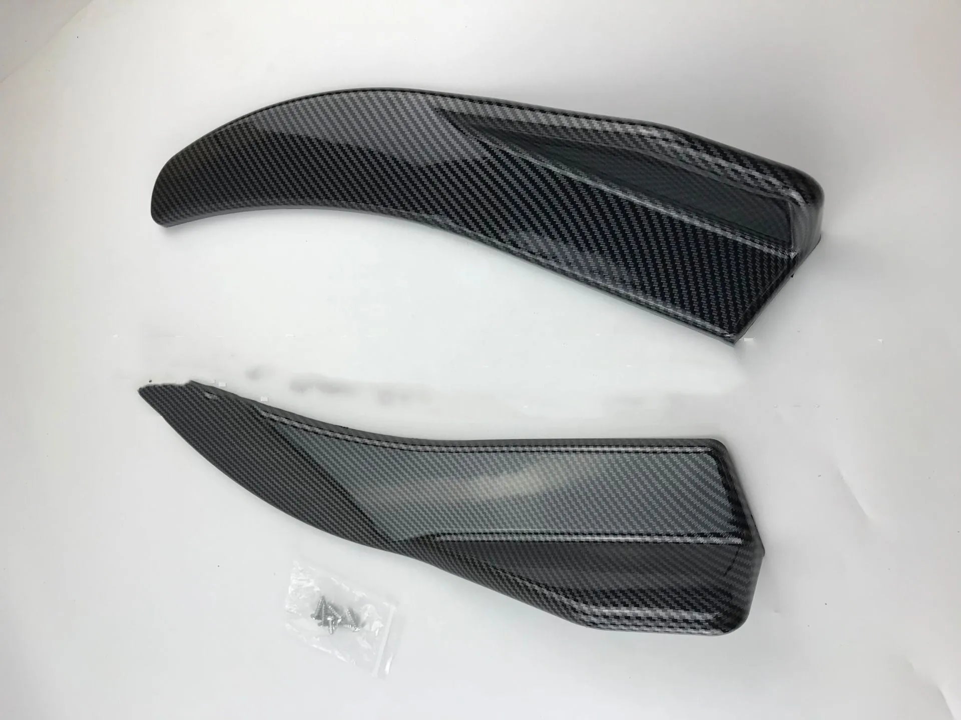 Front and rear car deflector kit for GM vehicles in black and carbon fibre finishes.