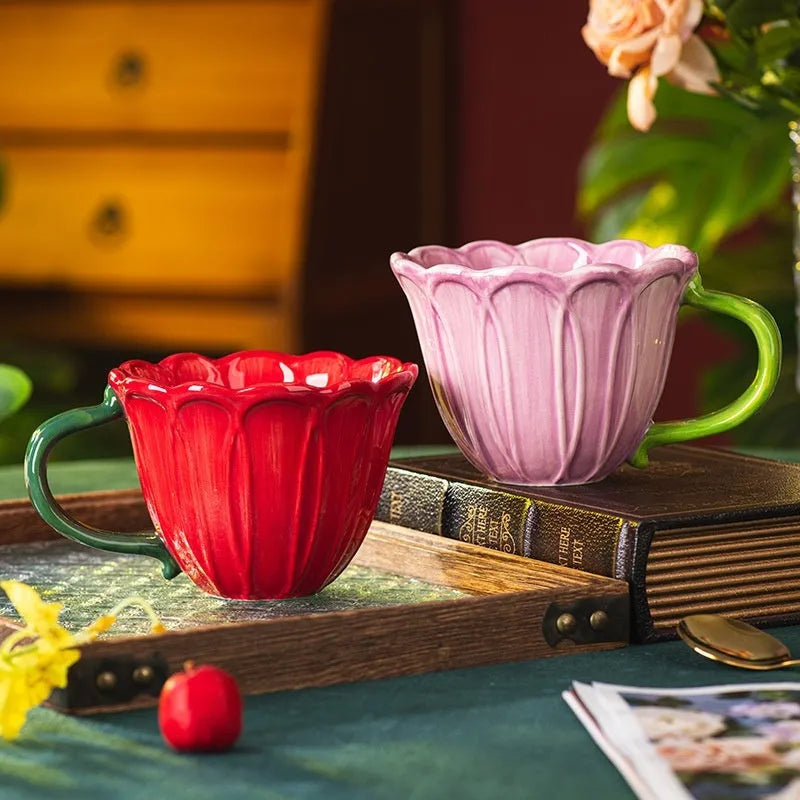 Ceramic breakfast cup with floral pattern in red and purple, showing 500ml capacity.