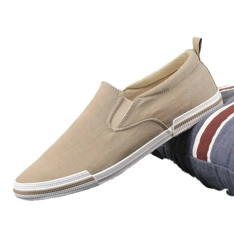 Men's casual canvas sneakers in three colours with vulcanised rubber sole and low-top design