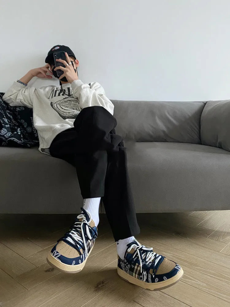 Men's low-top platform sneakers in beige with PU upper and rubber sole, lace-up closure, flat heel.