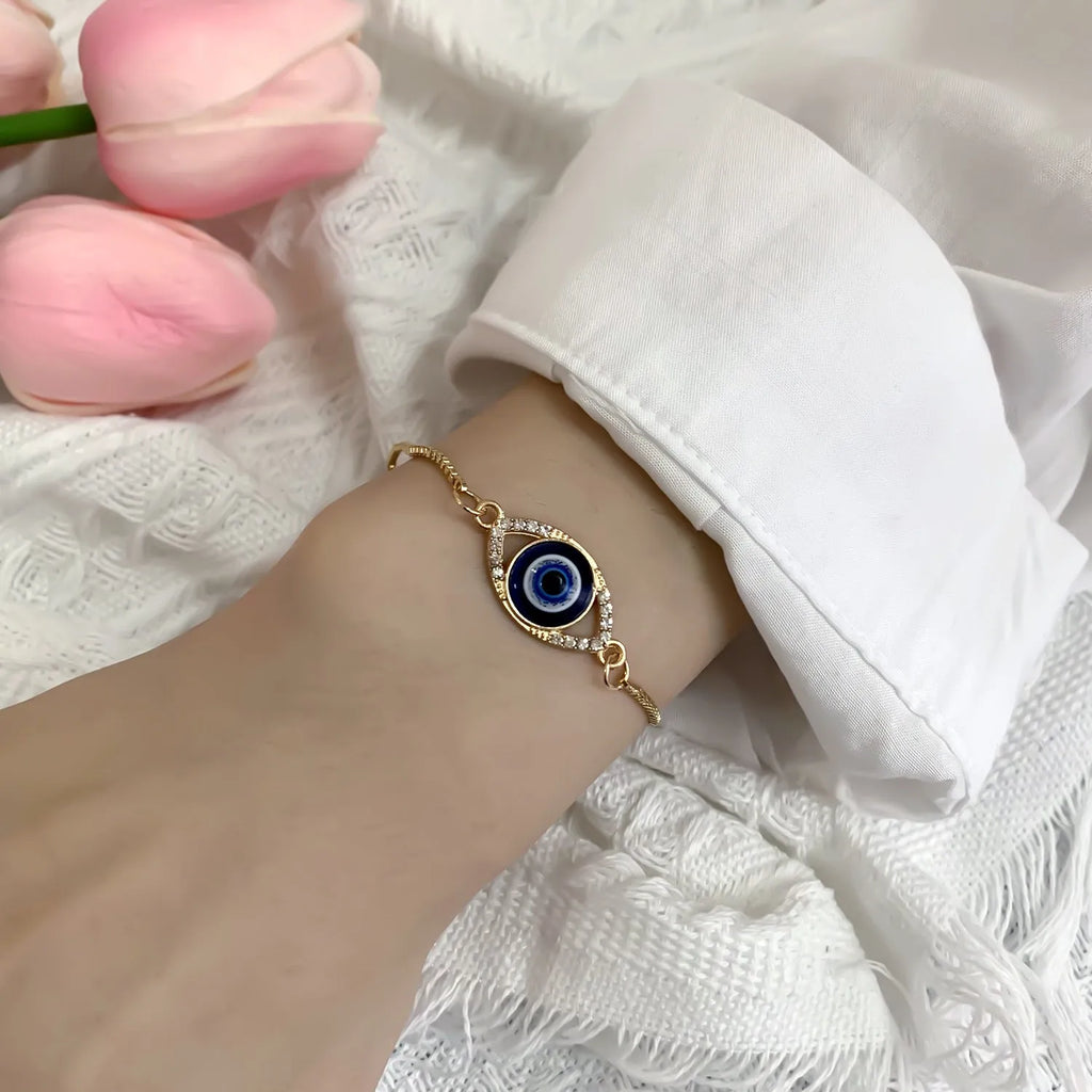 Silver hollow metal adjustable chain bracelet with devil eye and point diamond motif gothic style