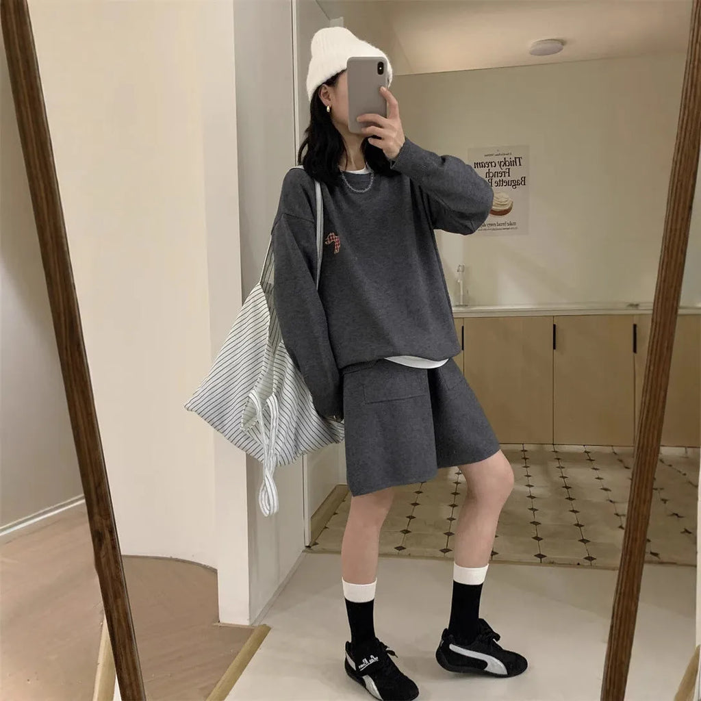 Women's casual knitted sweater and shorts suit with animal embroidery pattern in imitation cashmere fabric