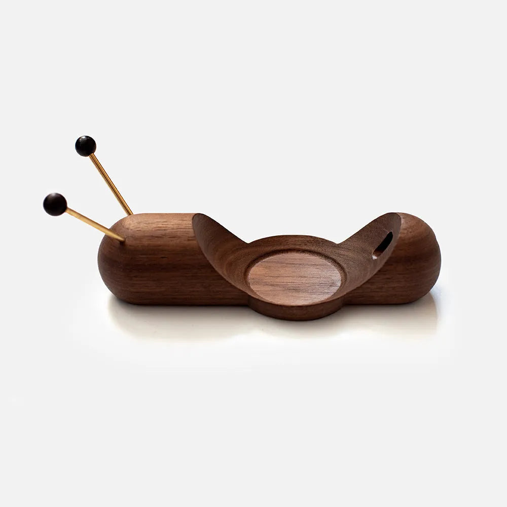 Khaki brown desktop non-slip bracket for a smart Bluetooth speaker, showing its 16.5 cm length.