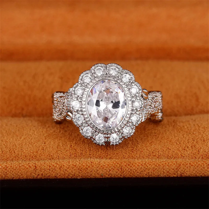 White gold coloured women's ring with round zircon stone and geometric copper design