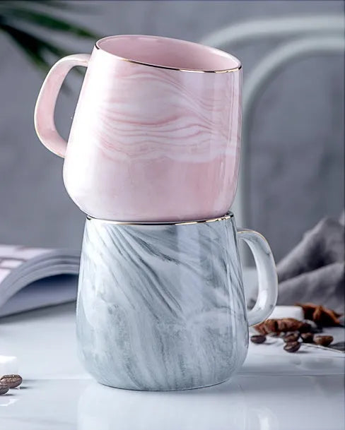 Ceramic mug with marble pattern, 320ml capacity, grey colour, on a table