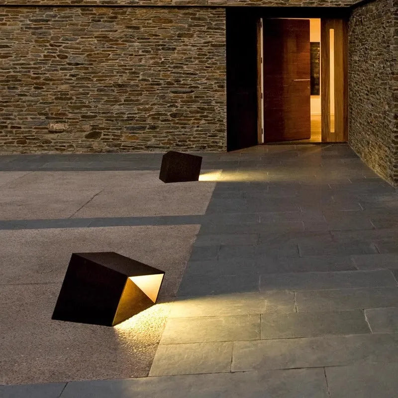 Black solar powered LED spotlight outdoor IP65 waterproof stainless steel geometric art garden lamp 30x22cm