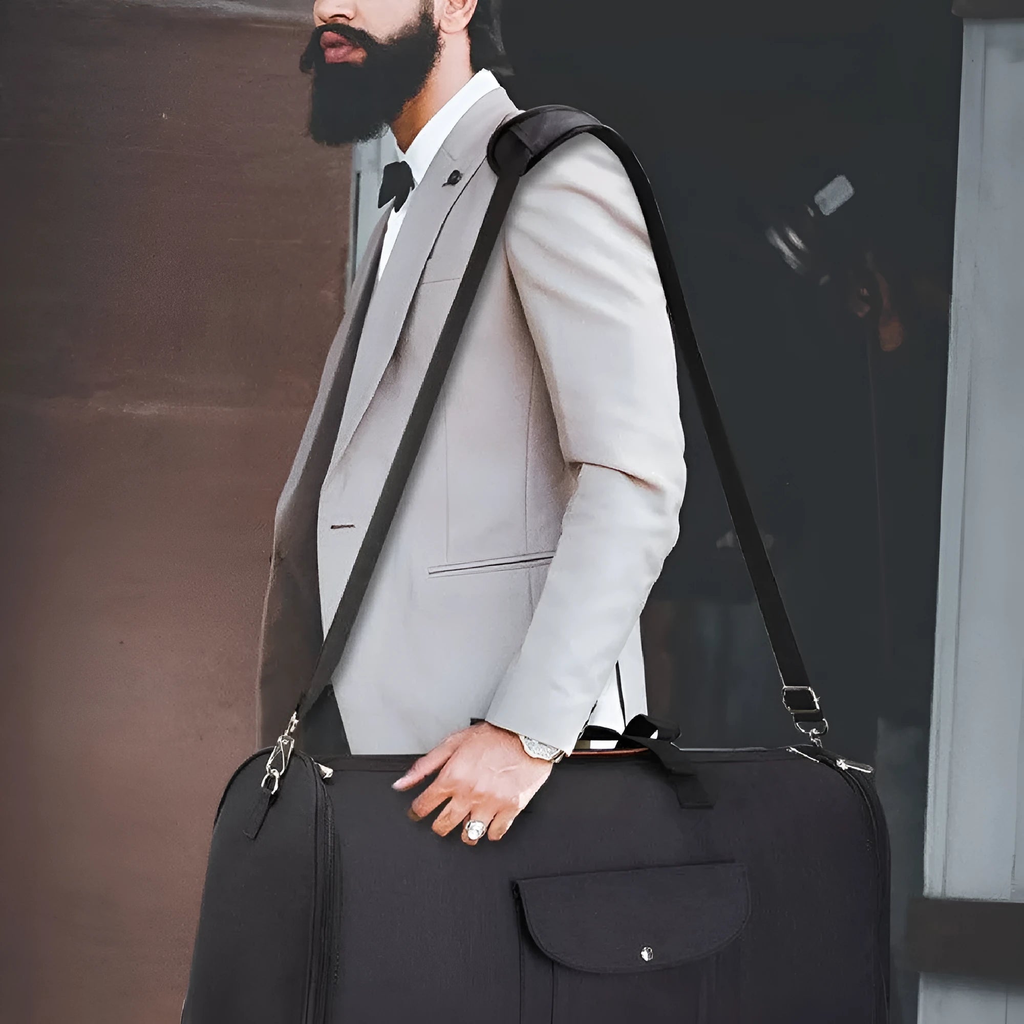 Folding Oxford cloth duffel bag in dark blue with 36-55L capacity for travel and gym use