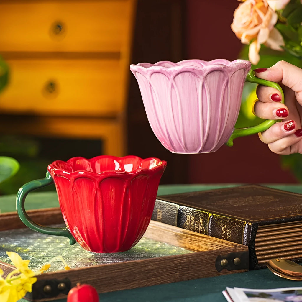 Ceramic breakfast cup with floral pattern in red and purple, showing 500ml capacity.