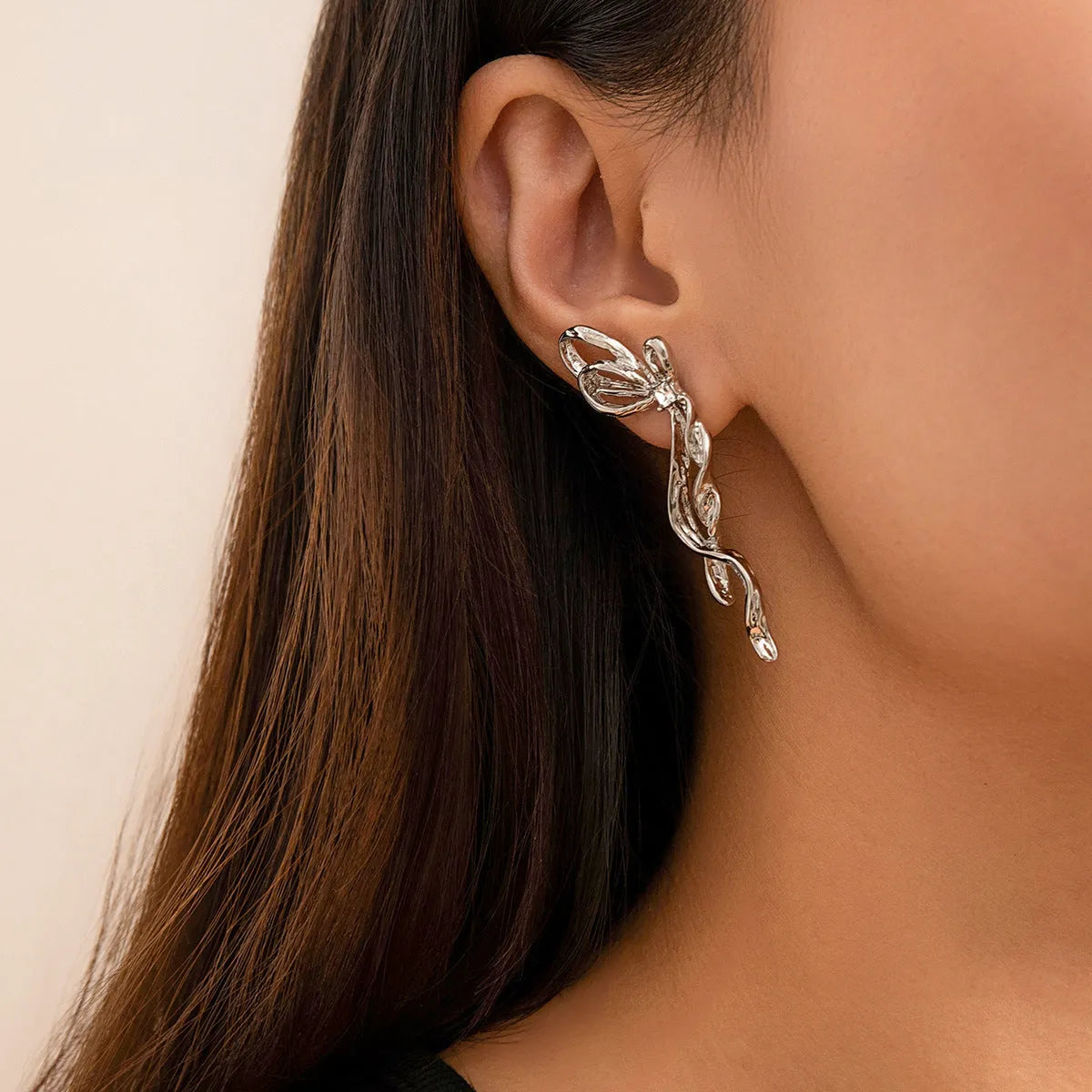 Alloy electroplated bowknot earrings in white K colour, women's fashion jewellery, bow shape stud earrings