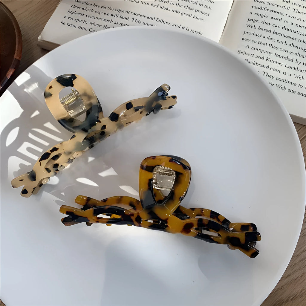 Acetate twist big hair grip in leopard print, 11cm, simple Japanese style for women