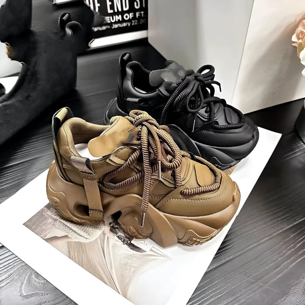 Women's casual wedge sneaker in synthetic leather with a mesh lining and EVA sole.
