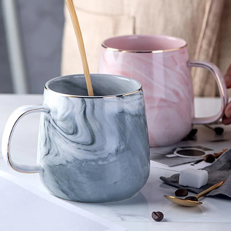 Ceramic mug with marble pattern, 320ml capacity, grey colour, on a table