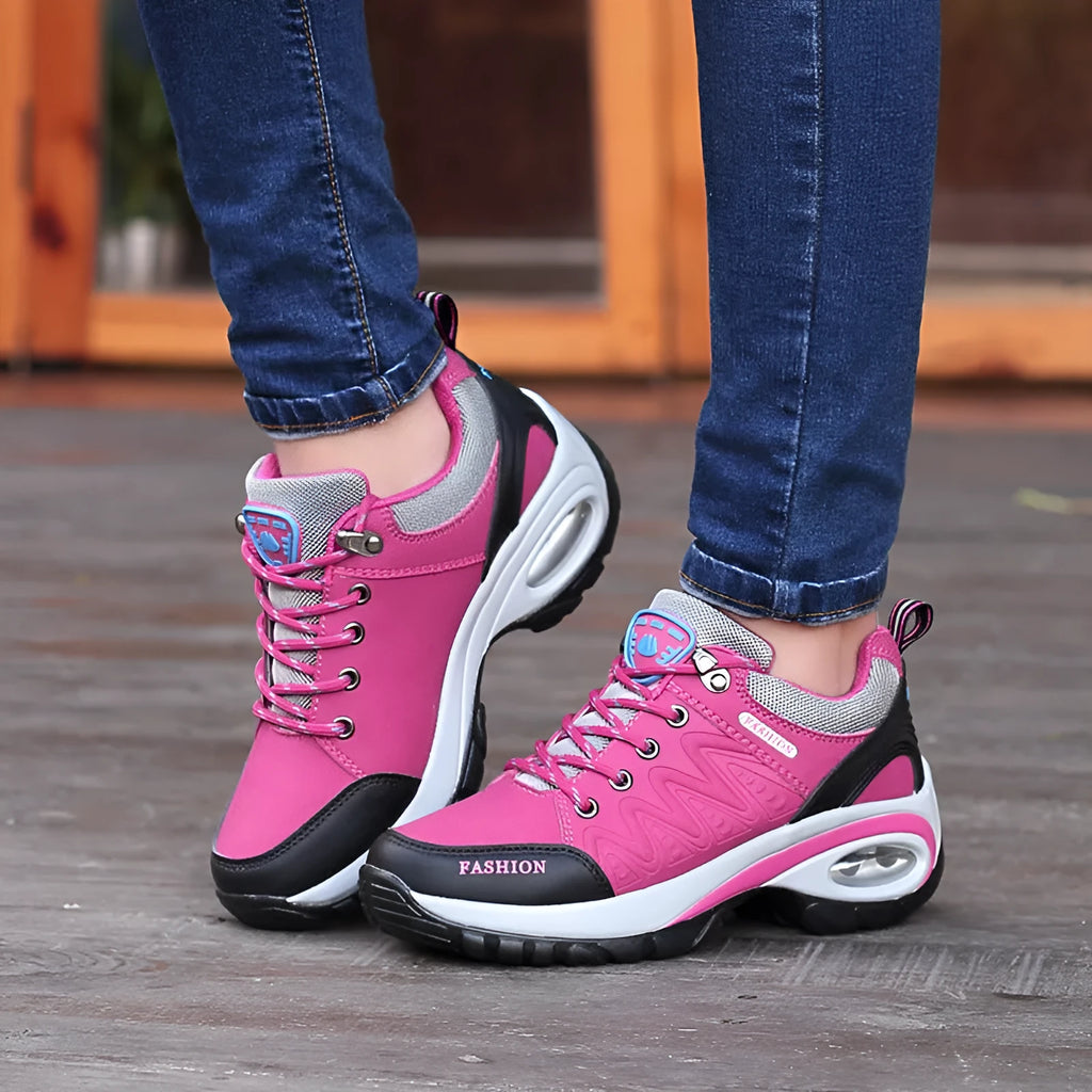 Non-slip waterproof hiking shoes in black with synthetic leather upper and PU outsole