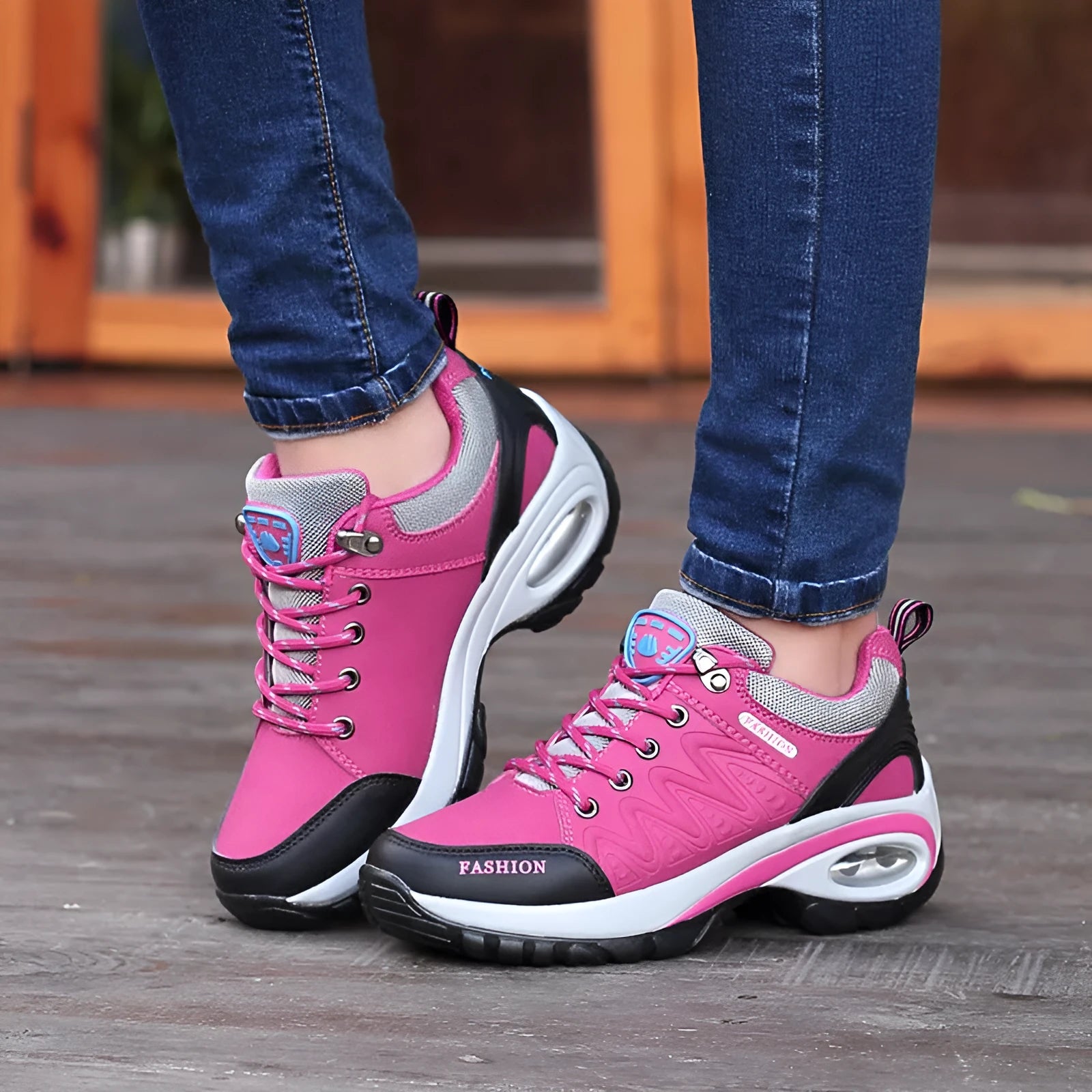 Non-slip waterproof hiking shoes in black with synthetic leather upper and PU outsole