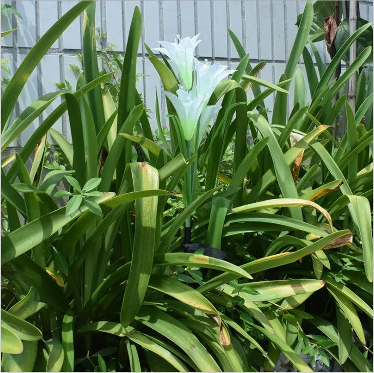 Outdoor solar garden light with 7 colourful LEDs and lily design, IP65 waterproof
