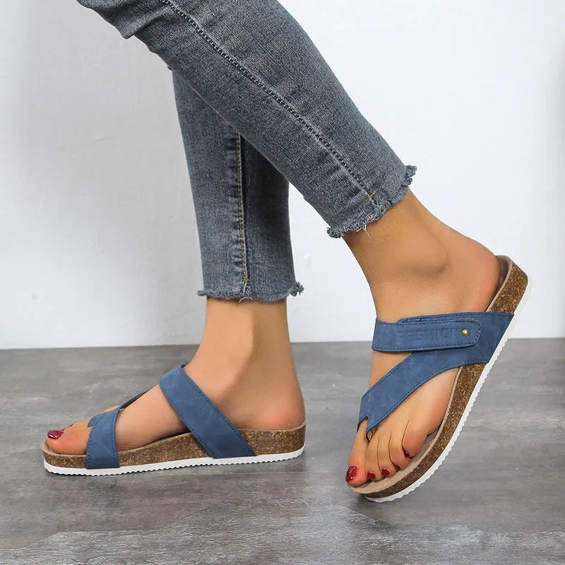 Flat toe ring thick-soled flip-flops in artificial PU with foam sole