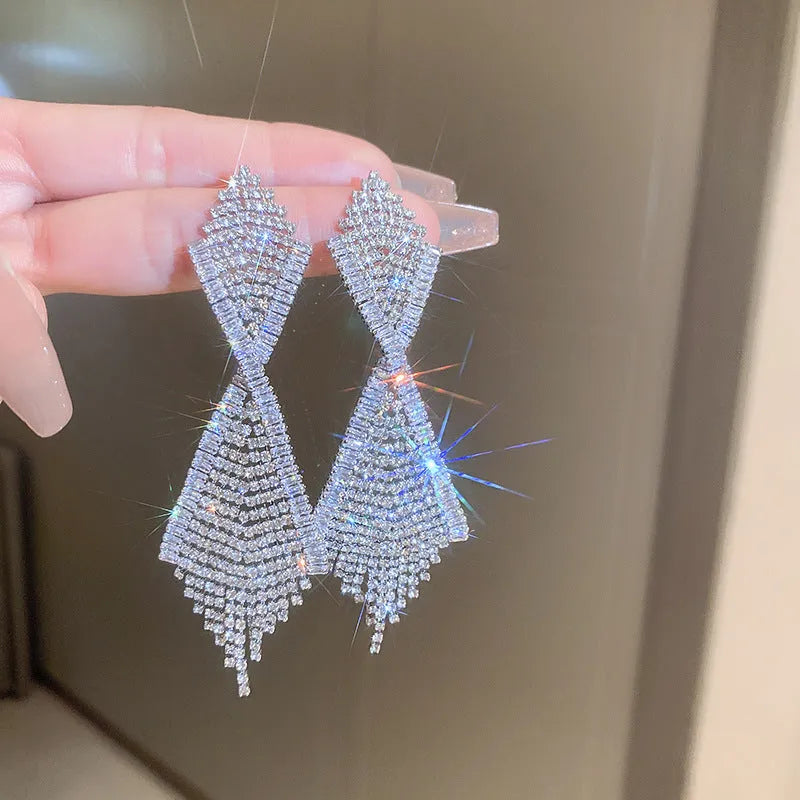 Rhinestone Inlaid Claw Chain Tassel Long Earrings for Women Copper Geometric Diamond Silver Needle Blue Gold Silver Option Shape Ins Style Drop Earrings