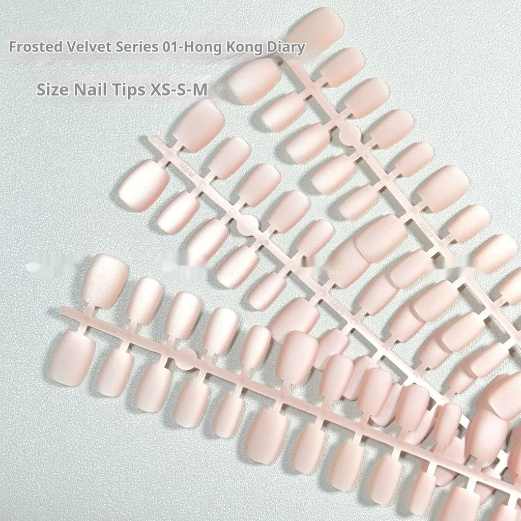 Set of false nails with frosted velvet finish and Cat's Eye designs in short ladder sizes XS, S, and M.