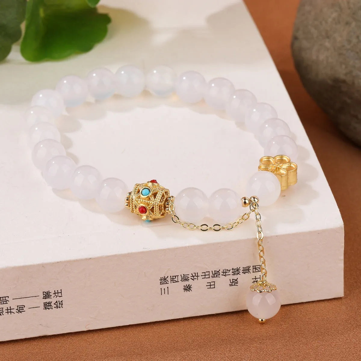 Women's natural agate bracelet with peach blossom copper parts and approximately 8mm beads