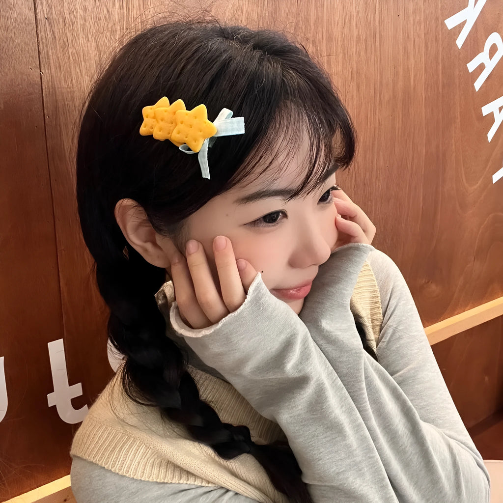 Plastic bow hairpin sweet style with star details for female