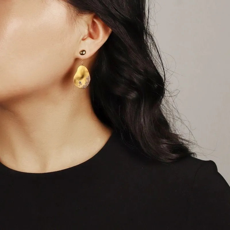 Asymmetric floral earrings with zircon mosaic in gold and silver colour options