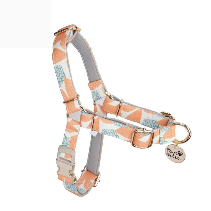 Explosion-proof polyester dog chest strap in loquat tree colour, size M, with adjustable straps and optional traction rope.