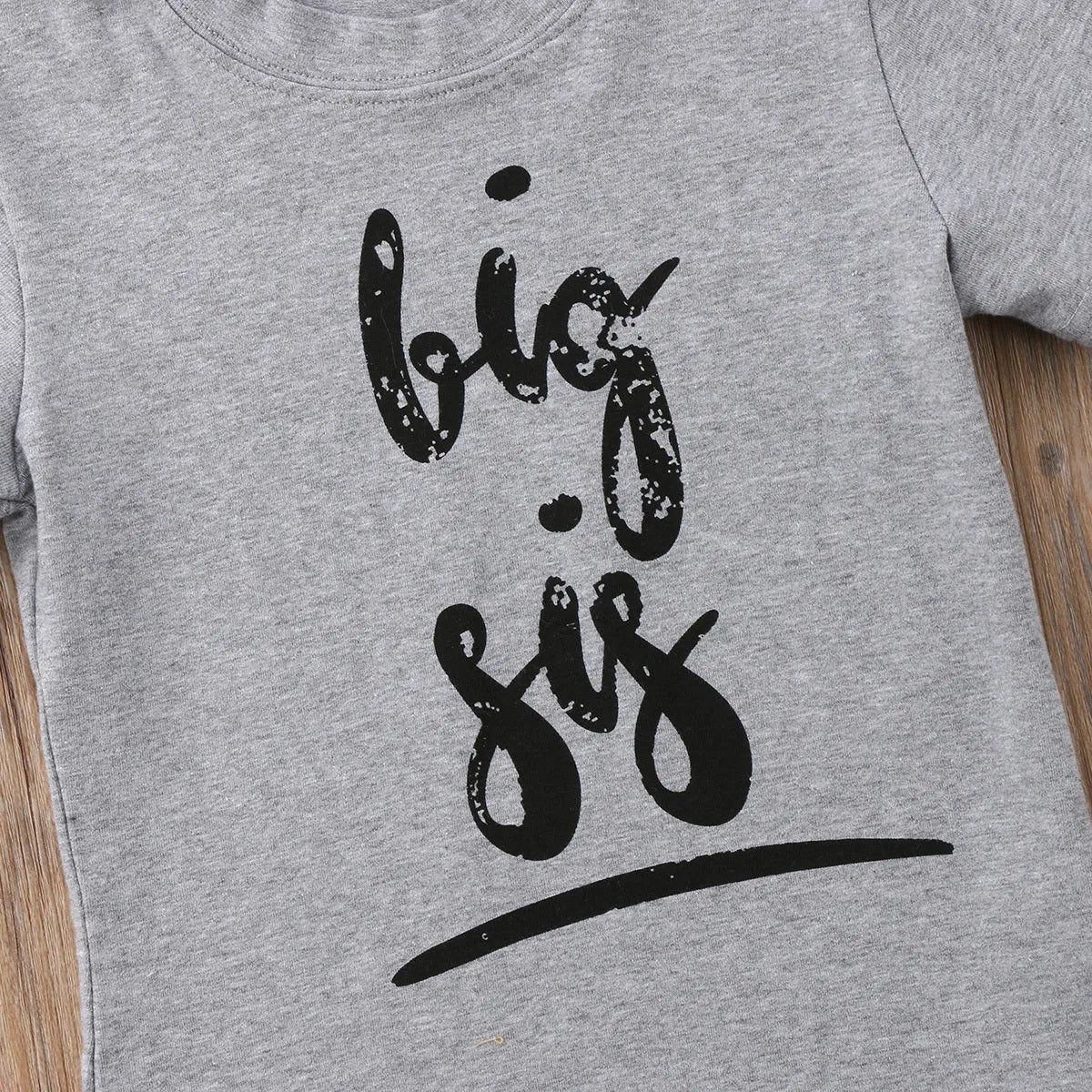 Grey children's cotton t-shirt with brother, sister, or little brother text print.