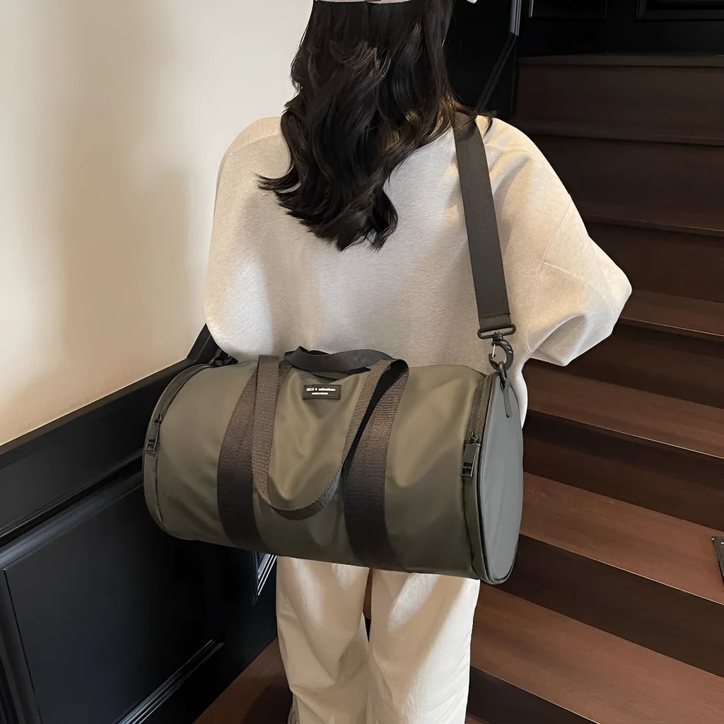 Waterproof Oxford cloth sports handbag in black, dark gold or dark grey for leisure travel