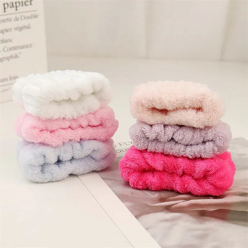 Absorbent wrist washband in coral velvet, high elasticity, plain solid colour for washing face