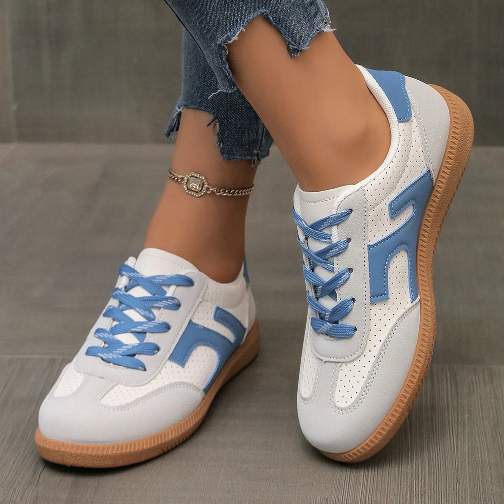 Retro low top training sneakers in multiple colours with a round toe and flat rubber sole.